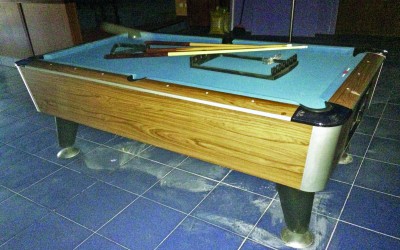 Se venden billar profesional y juego de dardos electrónico