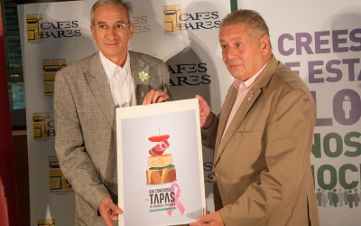 Cafés y Bares entrega el dinero recaudado en el Concurso de Tapas a la AECC