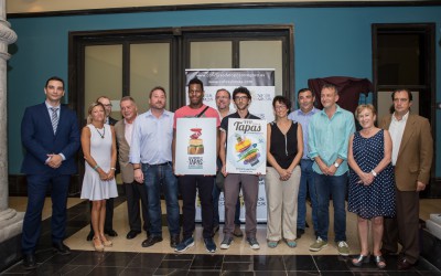Samuel Adebola Akinfenwa, ganador del cartel del Concurso de Tapas de Zaragoza