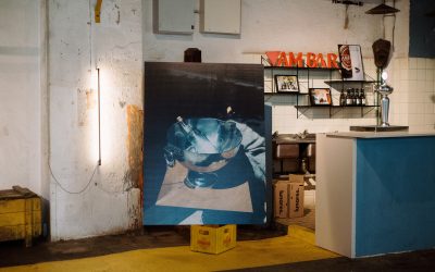 La Fábrica Ambar acoge la exposición «Bar, Bar» de David Salcedo, un homenaje fotográfico al bar como espacio de vida